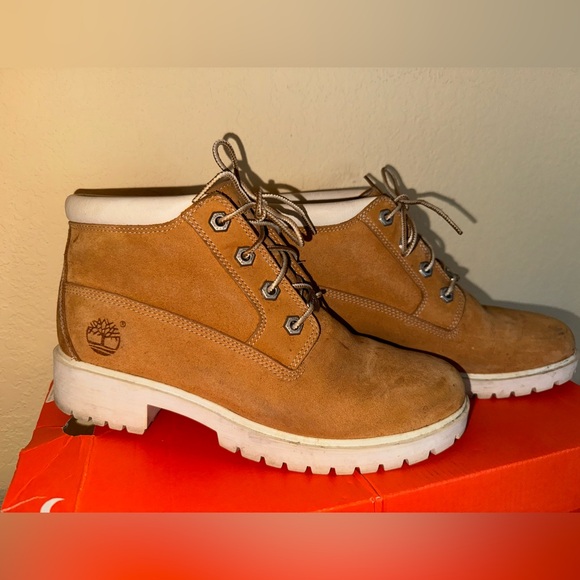 Woman’s Timberlands - Picture 3 of 13